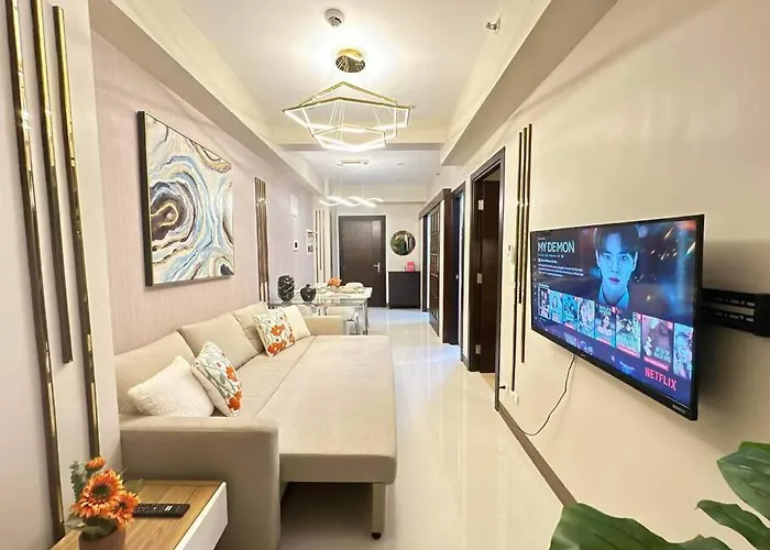 Executive With Balcony & Malls At Uptown Bgc Apartment