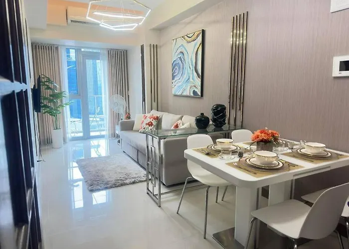 Apartment Executive With Balcony & Malls At Uptown Bgc