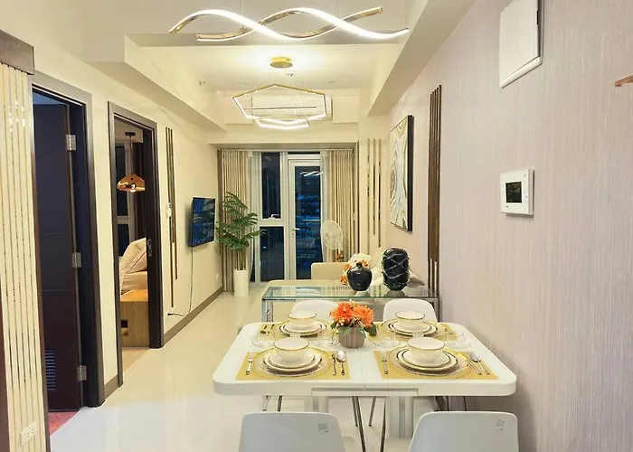 Executive With Balcony & Malls At Uptown Bgc Apartment Manila