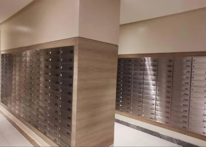 Executive With Balcony & Malls At Uptown Bgc Apartment *