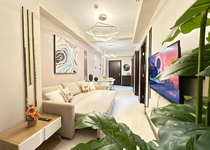 Executive With Balcony & Malls At Uptown Bgc Apartment Manila