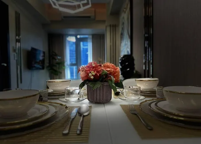 Executive With Balcony & Malls At Uptown Bgc Apartment Manila