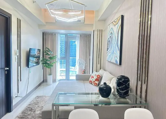 Apartment Executive With Balcony & Malls At Uptown Bgc
