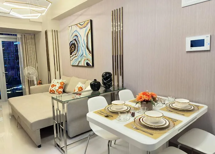 Apartment Executive With Balcony & Malls At Uptown Bgc *