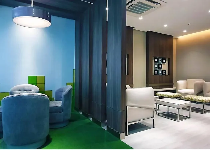 Apartment Executive With Balcony & Malls At Uptown Bgc