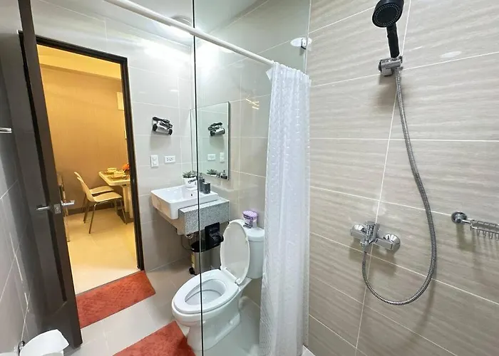 Apartment Executive With Balcony & Malls At Uptown Bgc *