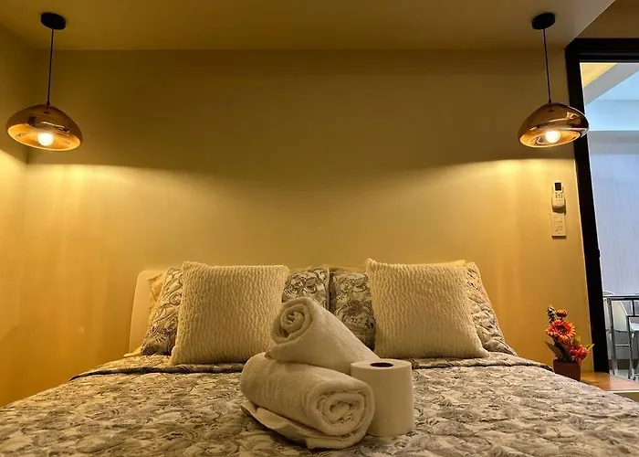 Apartment Executive With Balcony & Malls At Uptown Bgc Manila