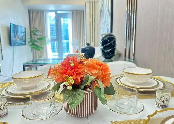 Apartment Executive With Balcony & Malls At Uptown Bgc