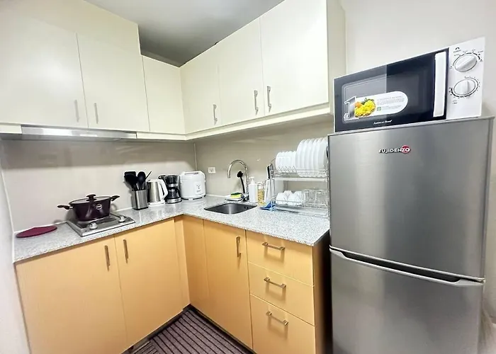 Executive With Balcony & Malls At Uptown Bgc Apartment *