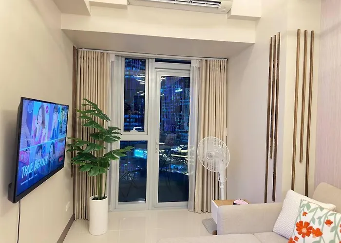 Executive With Balcony & Malls At Uptown Bgc Apartment Manila
