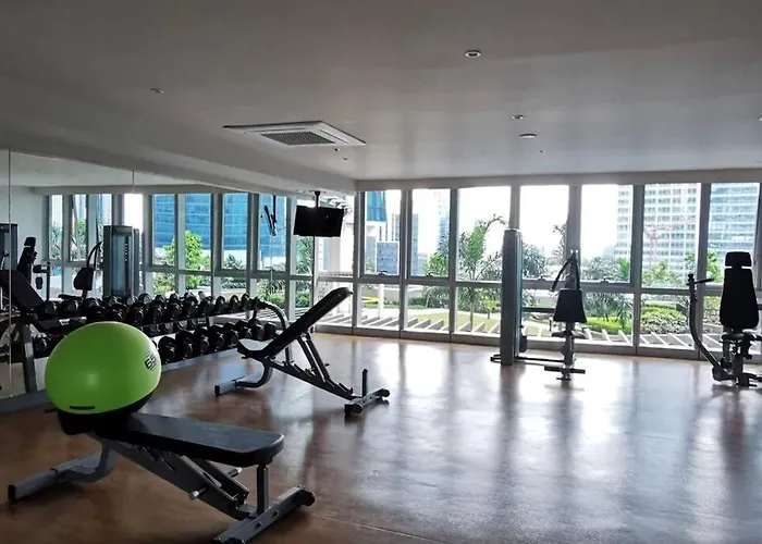Executive With Balcony & Malls At Uptown Bgc *