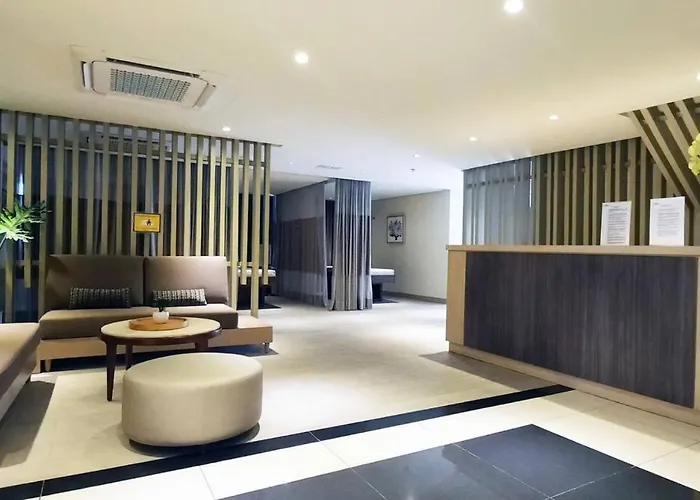 Apartment Executive With Balcony & Malls At Uptown Bgc