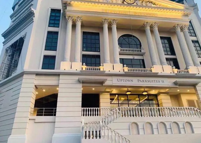 Executive With Balcony & Malls At Uptown Bgc Manila