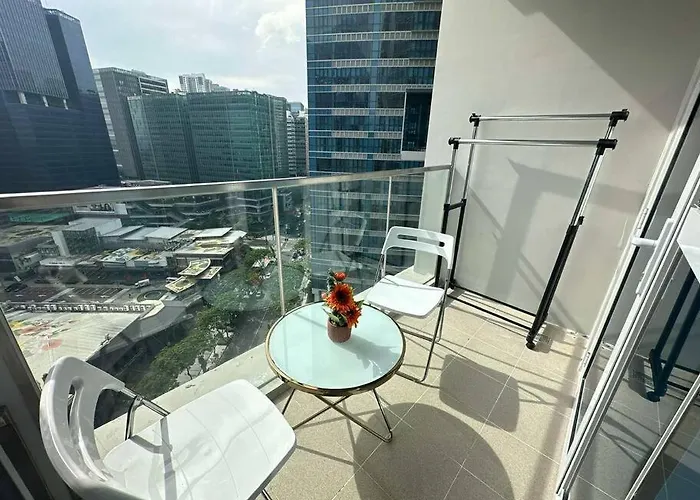 Apartment Executive With Balcony & Malls At Uptown Bgc