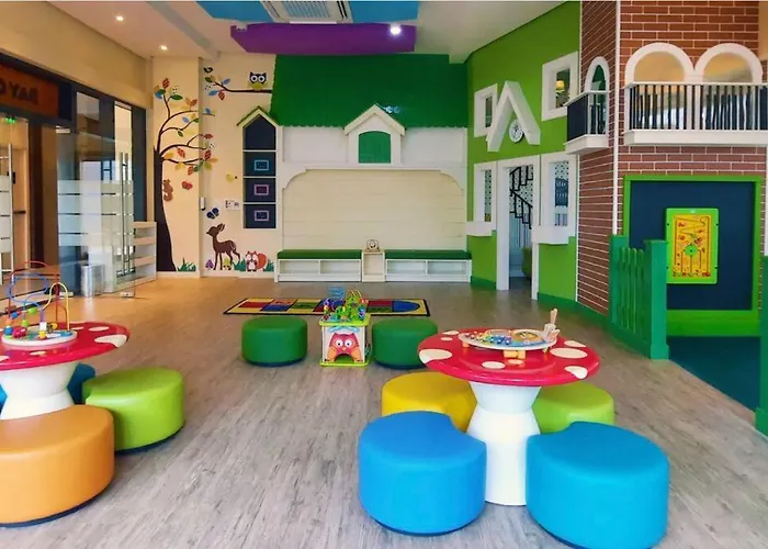 Apartment Executive With Balcony & Malls At Uptown Bgc *
