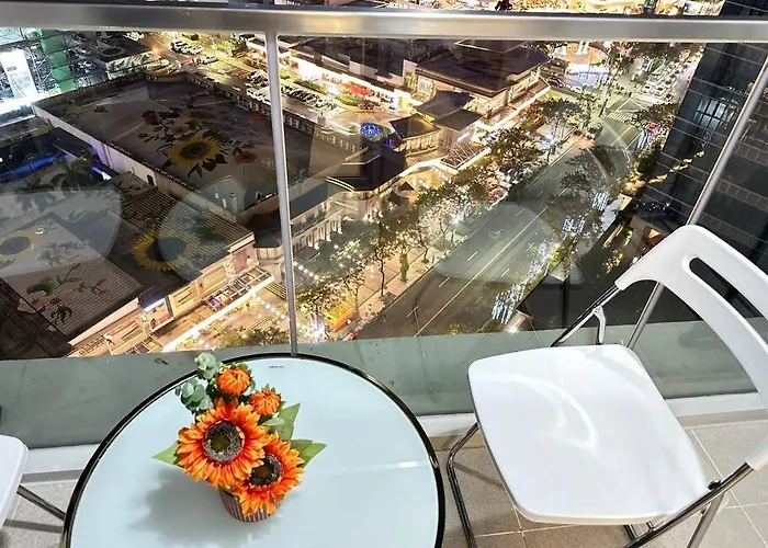 Executive With Balcony & Malls At Uptown Bgc