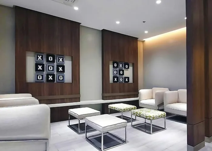 Executive With Balcony & Malls At Uptown Bgc Apartment