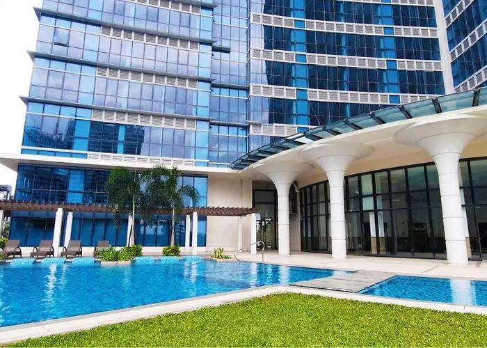 Executive With Balcony & Malls At Uptown Bgc Apartment *