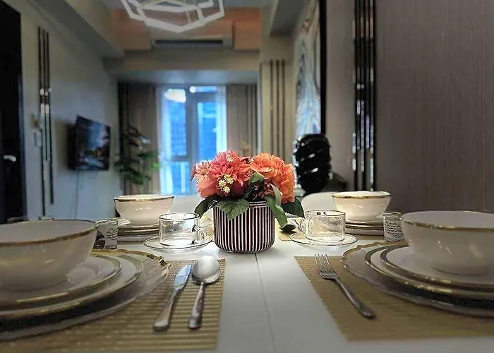 Executive With Balcony & Malls At Uptown Bgc Apartment Manila